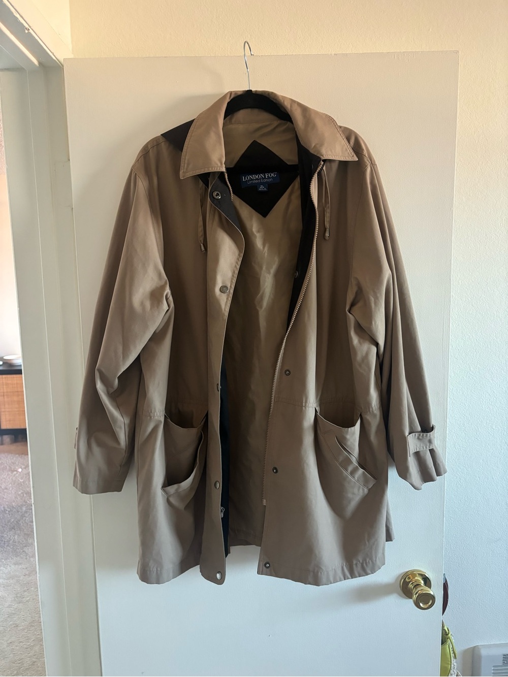 Vintage women’s London Fog limited edition Classic Tan Trench Coat XL